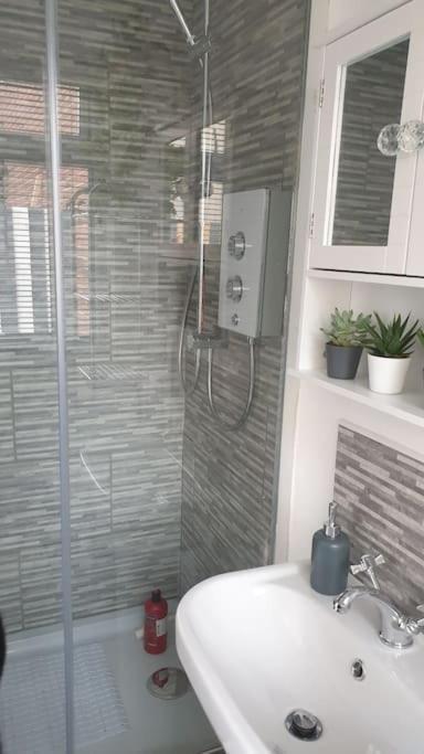 Near Liverpool Double Bedroom Hideaway Wirral Dış mekan fotoğraf