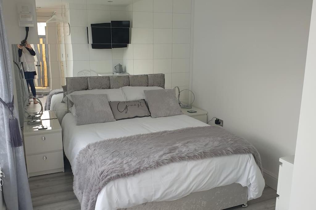 Near Liverpool Double Bedroom Hideaway Wirral Dış mekan fotoğraf