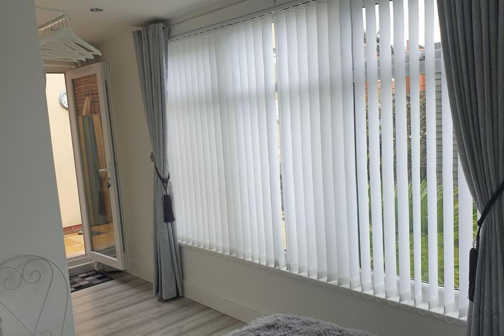 Near Liverpool Double Bedroom Hideaway Wirral Dış mekan fotoğraf