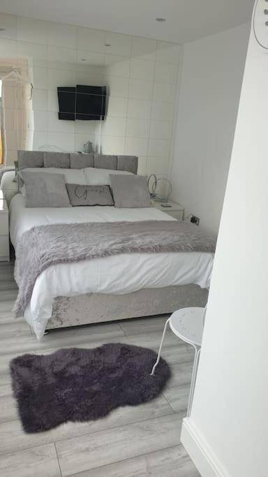 Near Liverpool Double Bedroom Hideaway Wirral Dış mekan fotoğraf