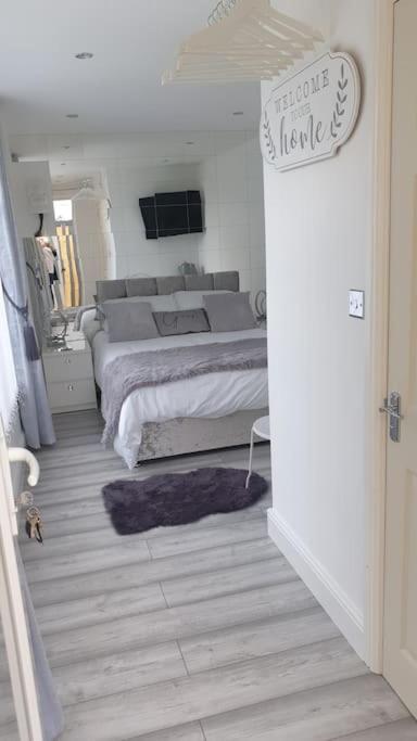 Near Liverpool Double Bedroom Hideaway Wirral Dış mekan fotoğraf